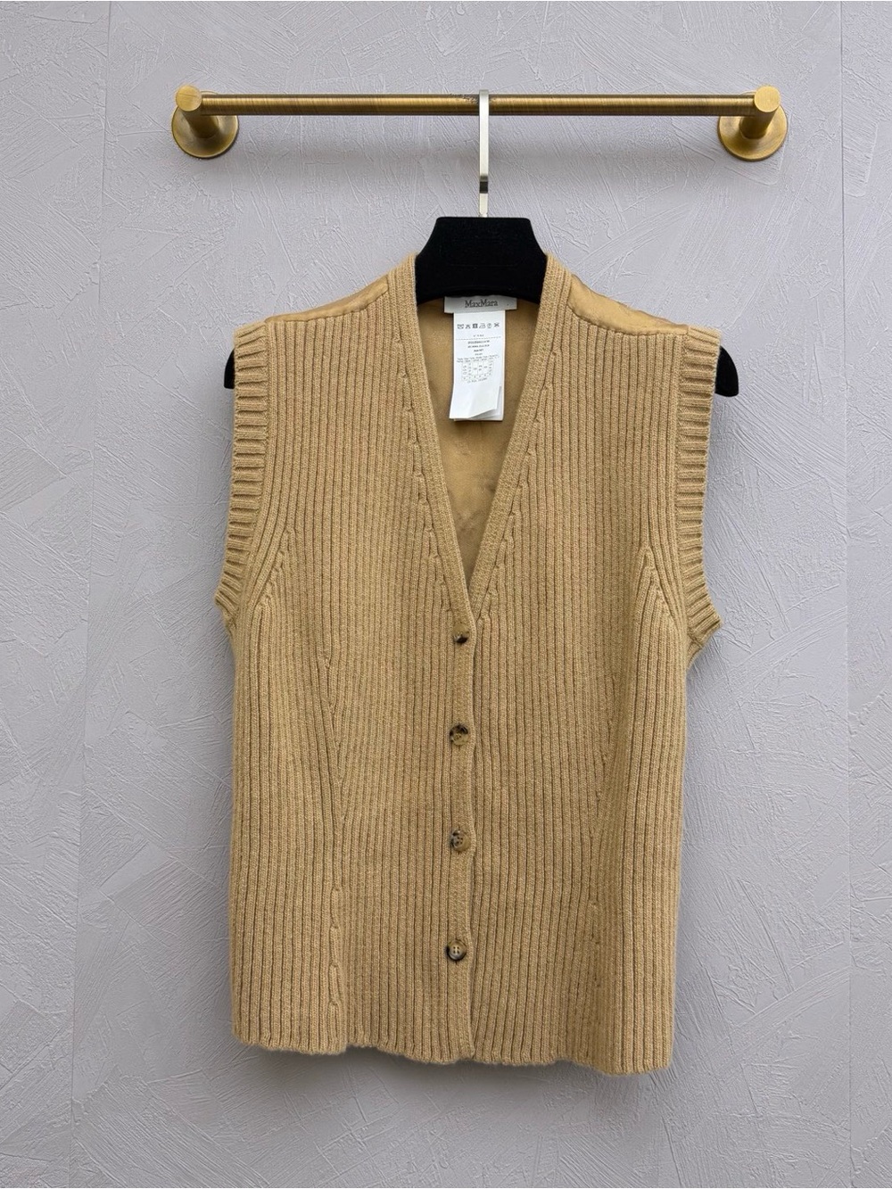 🚩steal MaxMara Camel Ribbed Sleeveless Button Vest